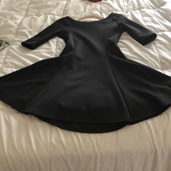 Classy black dress - Picture 2 of 2